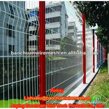 Coating curved metal fence